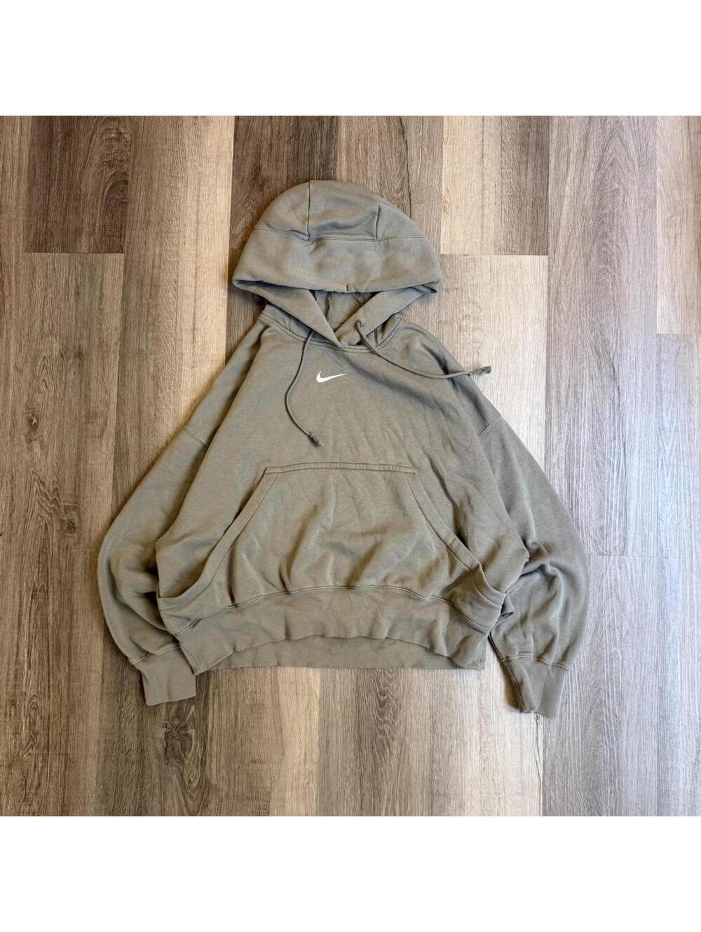 Nike khaki green hoodie with white swoosh Size XS #swoosh boxy fit